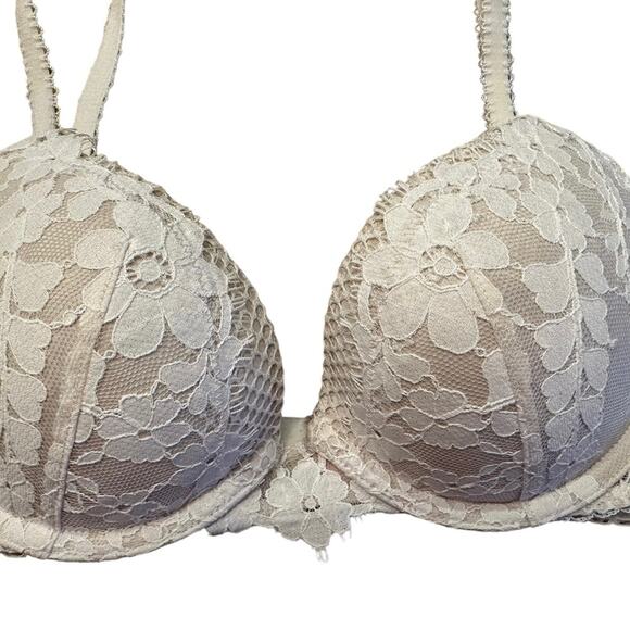 Victoria's Secret Dream Angels Push Up Bra in an Ivory Lace Size 32B - Picture 1 of 4